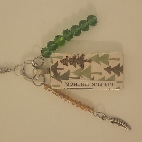 Source Unknown Jewelry - Adorable necklace 🌲🪶